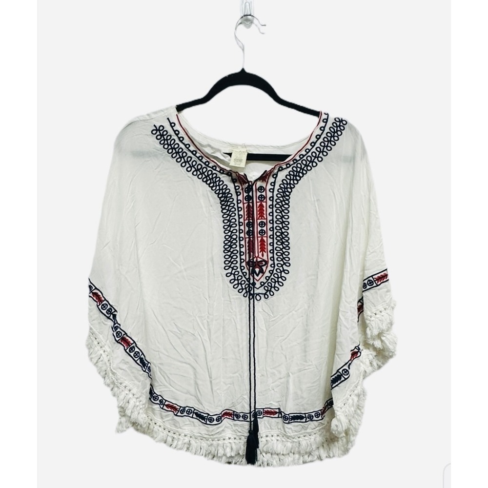 Do Everything In Love Poncho Fridge White with blue and red embroidery One Size - Picture 2 of 7